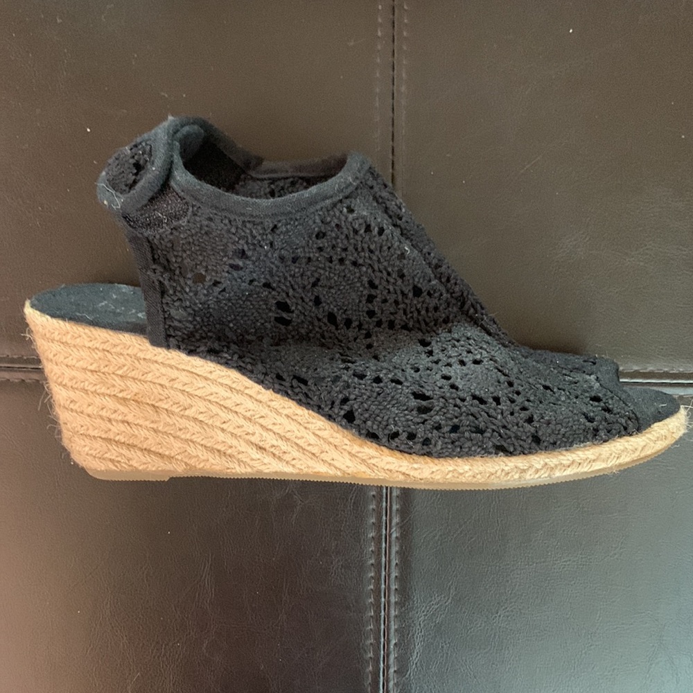 Bucco Black crocheted open toed espadrille wedge. Size 8.5